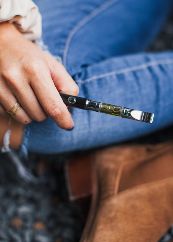 A person holds Hemp Oil Pen for Vaping in a hand