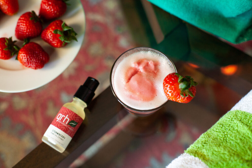 strawberry cbd cocktail for summer 2021